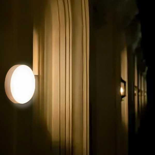 Lámpara LED inteligente con sensor de movimiento | LUMISIGN